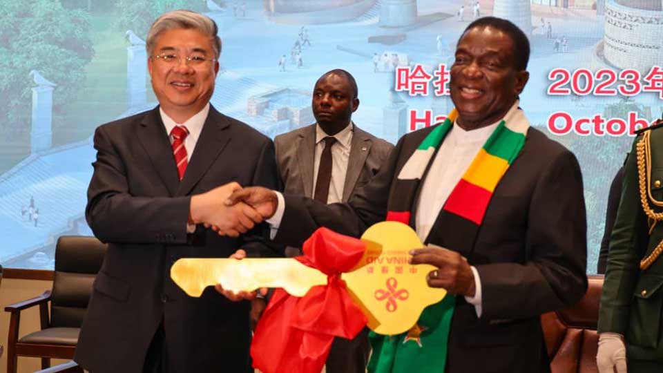 La Chine remet au Zimbabwe son nouveau parlement