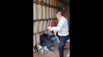 Chinois fouette travailleurs africains